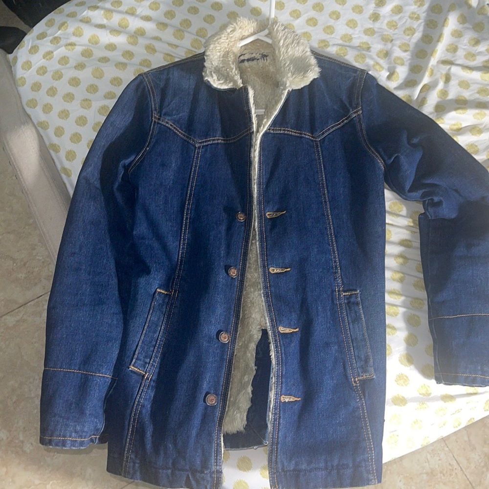 It’s winter Jean jacket I purchased but it was too small